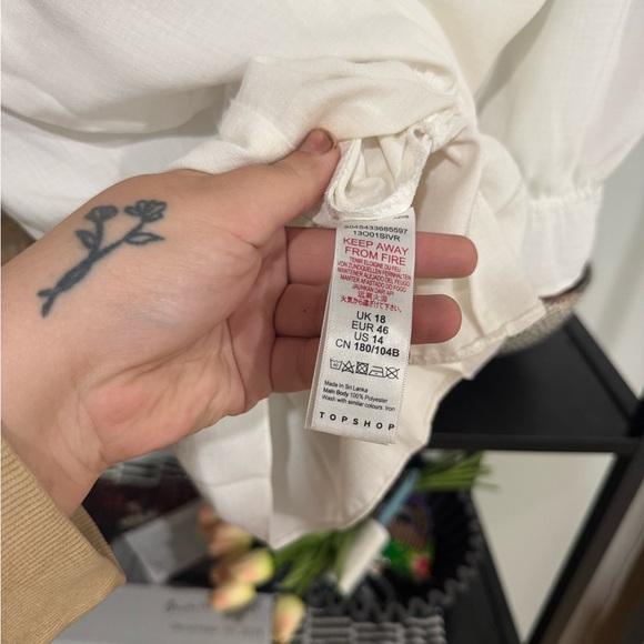 Topshop Cream V-Neck Ruffle Blouse size 14 - Picture 2 of 5